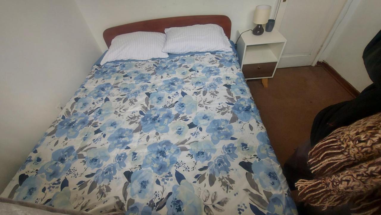 Dormitorio Con Bano Y Acceso Independiente * Santiago de Chile
